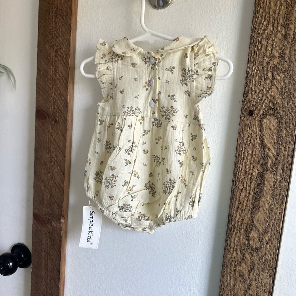 New Boutique Ruffle Floral Romper Smocked Boho Vintage Style - Picture 3 of 11
